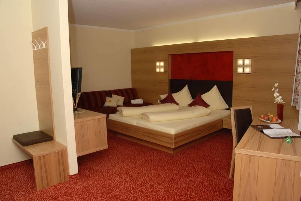 Hotel Sonnenheim บาด ไคลน์เคิร์ชไฮม์ ภายนอก รูปภาพ