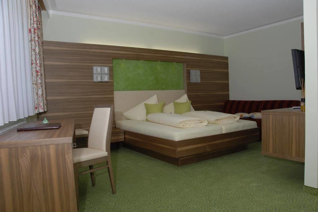 Hotel Sonnenheim บาด ไคลน์เคิร์ชไฮม์ ภายนอก รูปภาพ