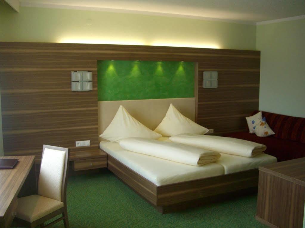 Hotel Sonnenheim บาด ไคลน์เคิร์ชไฮม์ ภายนอก รูปภาพ